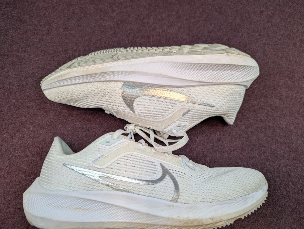 Women's Nike Air Zoom Pegasus 40 (DV3854-101), White/Silver - Size 8.5